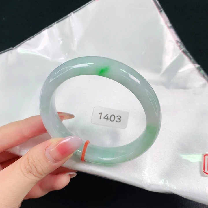 翡翠手镯未镶嵌天然翡翠手镯04