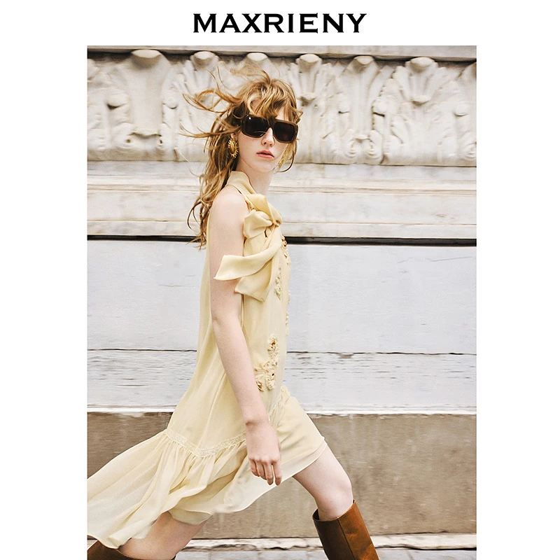 MAXRIENY【商场同款】2025夏季新品无袖立领立体刺绣宫廷风连衣裙
