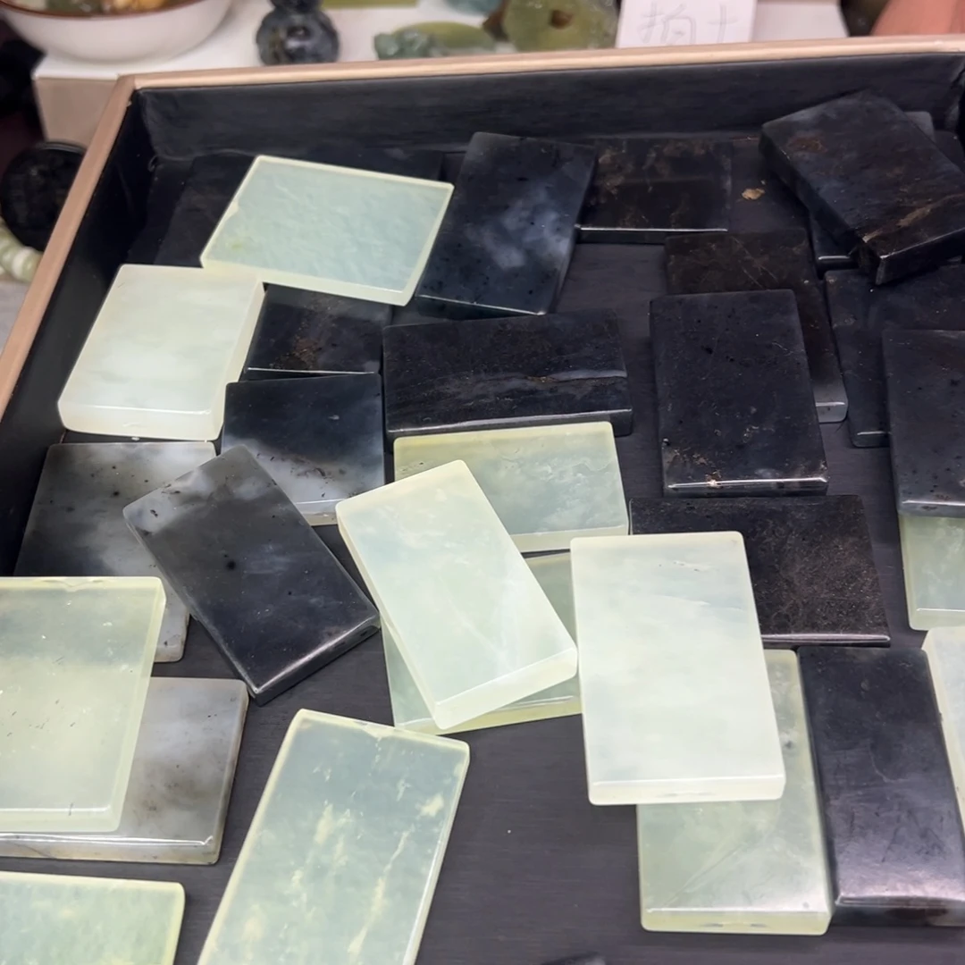 岫玉未镶嵌颈饰无事牌降价