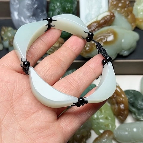 和田玉颈饰未镶嵌龍**人