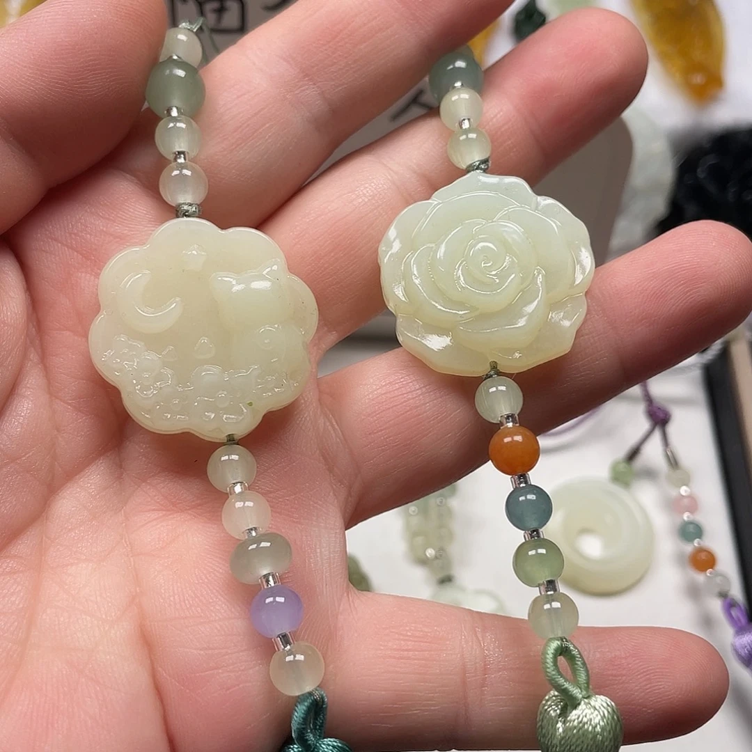 蛇纹石玉未镶嵌颈饰