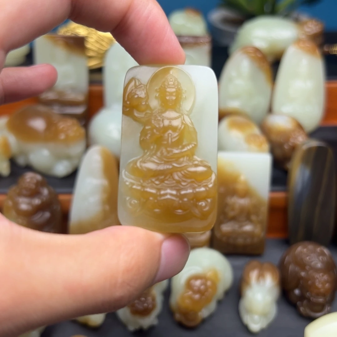用***2颈饰未镶嵌和田玉（糖玉）