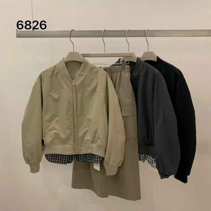 6826 巨好看！下摆拼接格子棒球外套