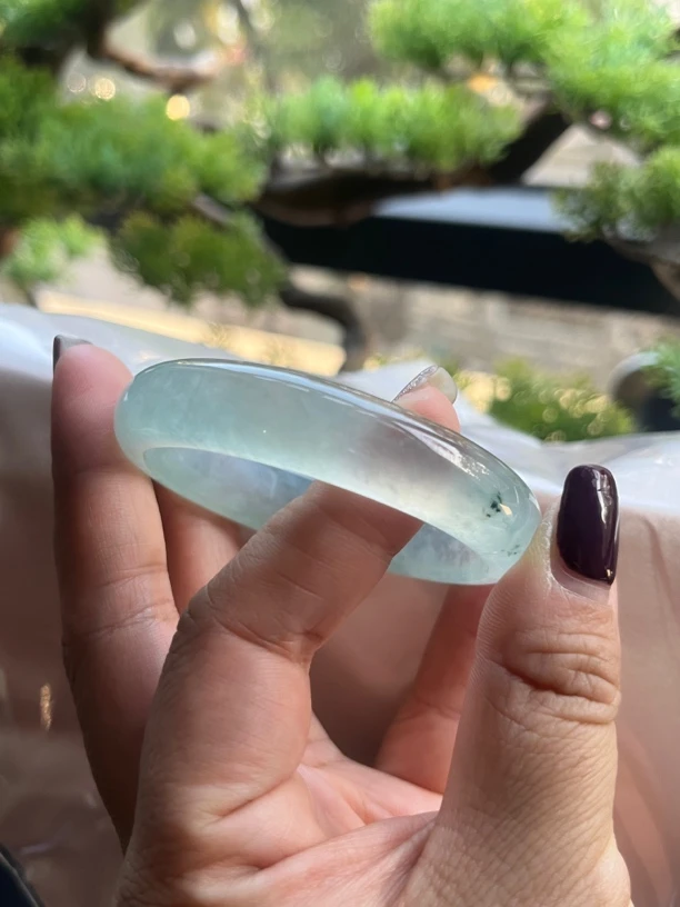 53贵妃玻璃种翡翠手镯