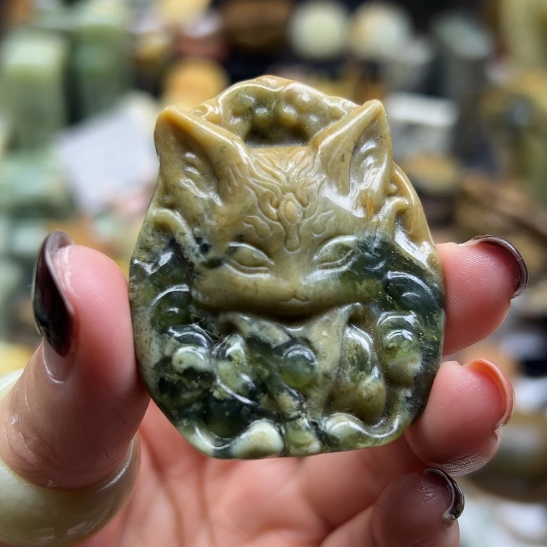 岫玉未镶嵌颈饰花玉狐狸