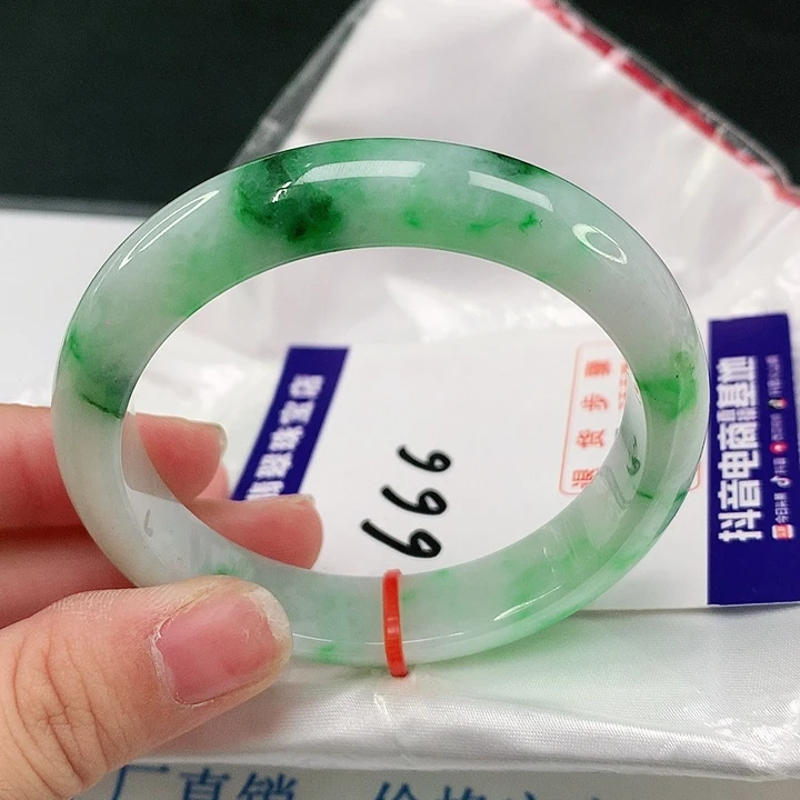 翡翠手镯未镶嵌翡翠
