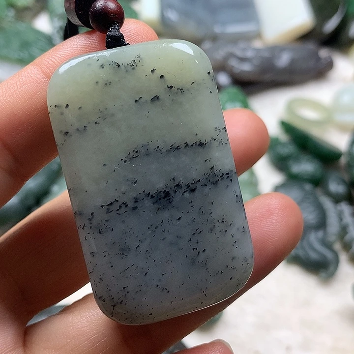 王***语颈饰未镶嵌和田玉