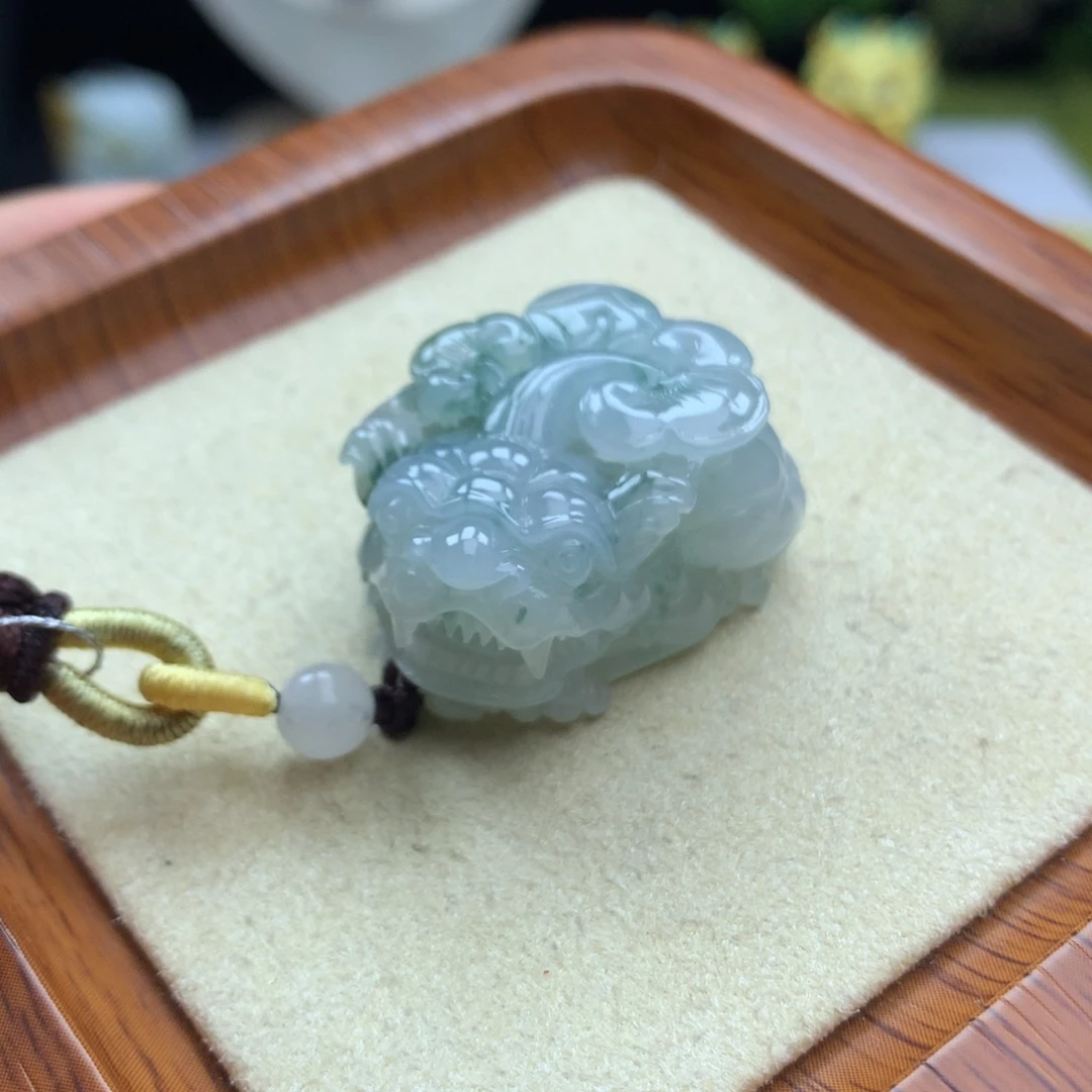 翡翠未镶嵌颈饰64