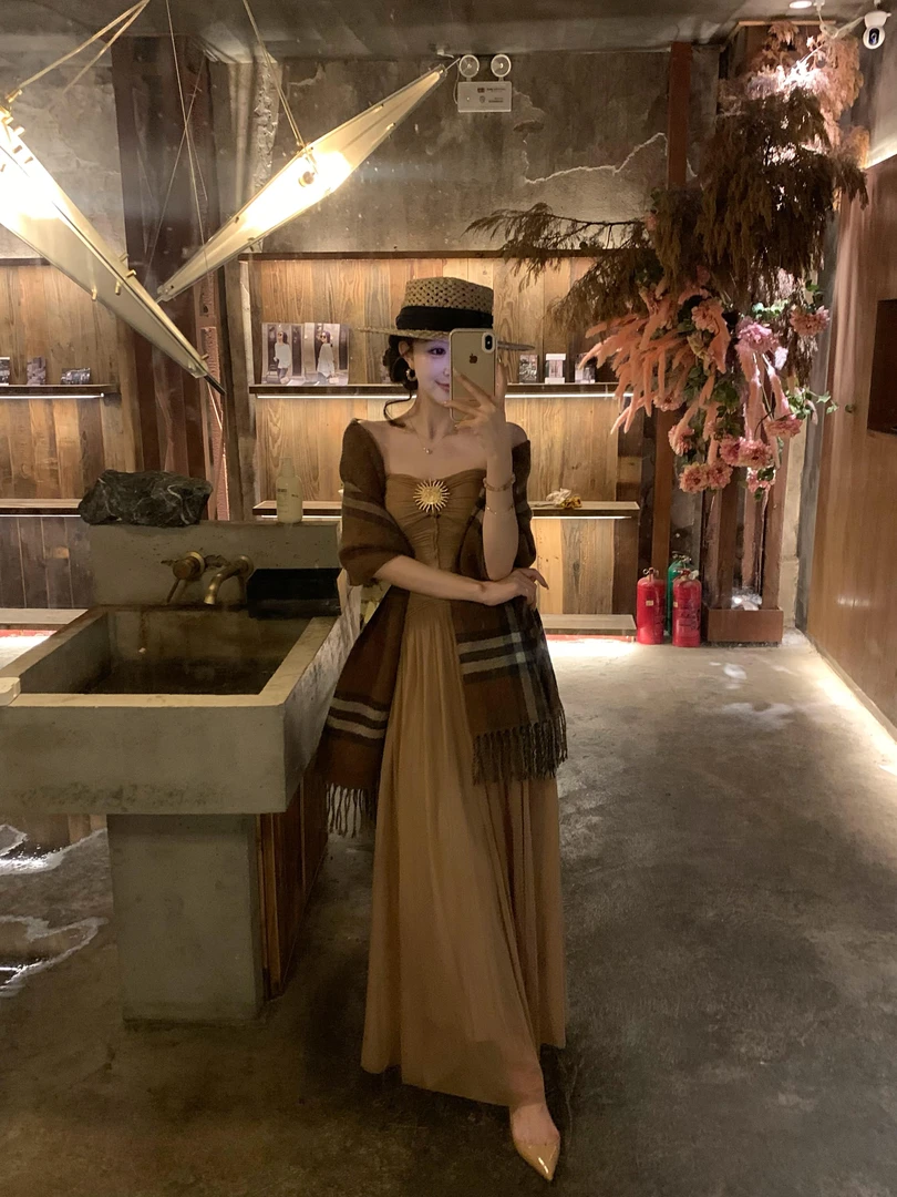 早秋季复古御姐风高级感抹胸连衣裙女小众气质收腰修身显瘦长裙