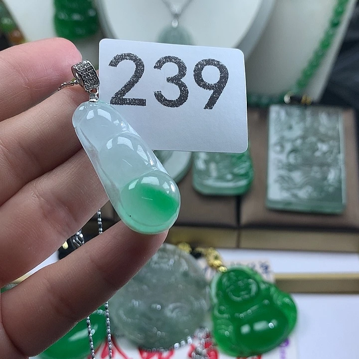 吊坠(赠链)未镶嵌翡翠