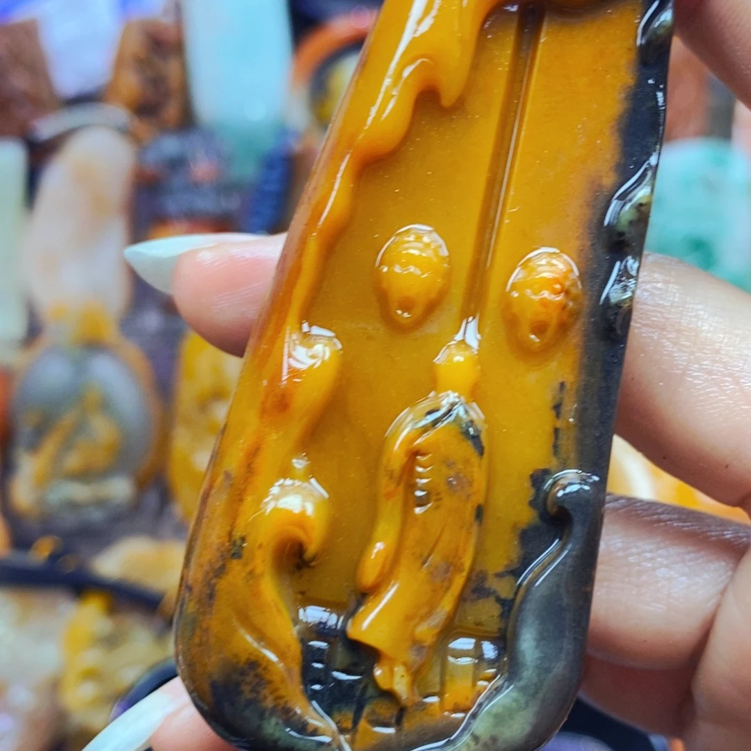 石英质玉（黄龙玉）未镶嵌颈饰