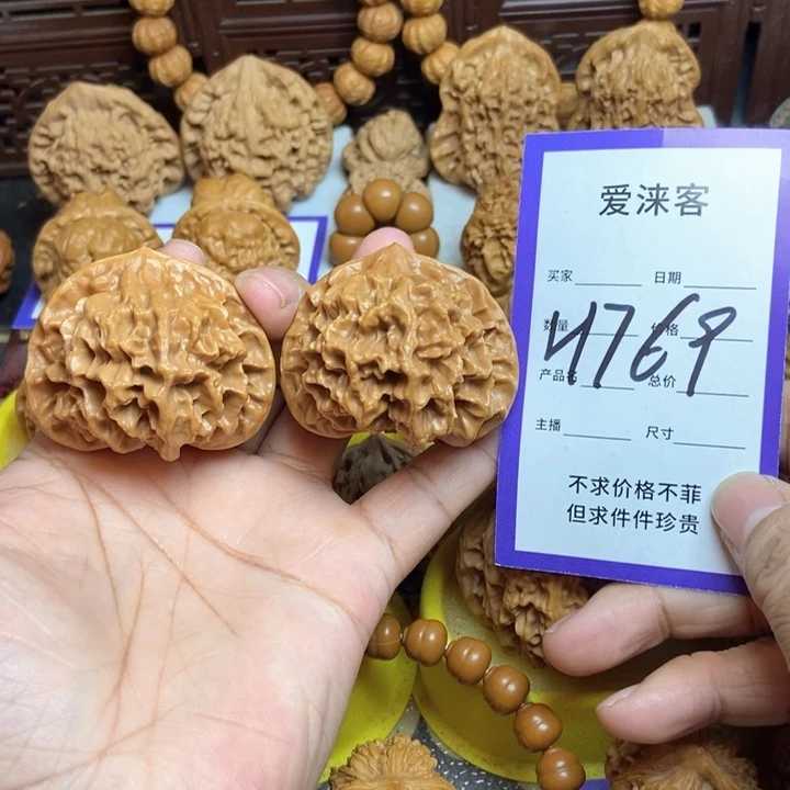 桃核把件48帝王49克…