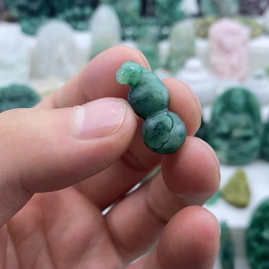 独山玉未镶嵌颈饰