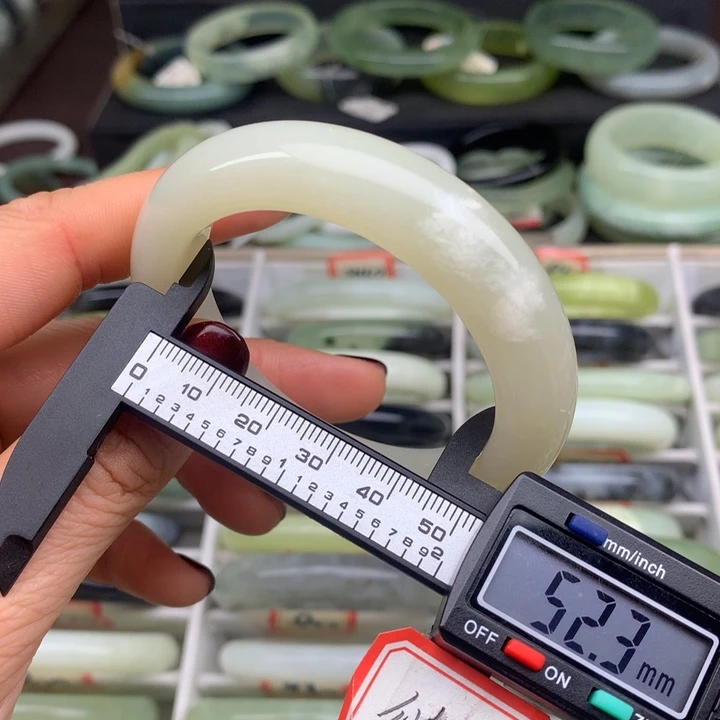 蛇纹石玉未镶嵌手镯941