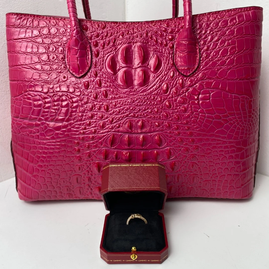 2442戒指--时尚优雅设计戒指赠礼盒