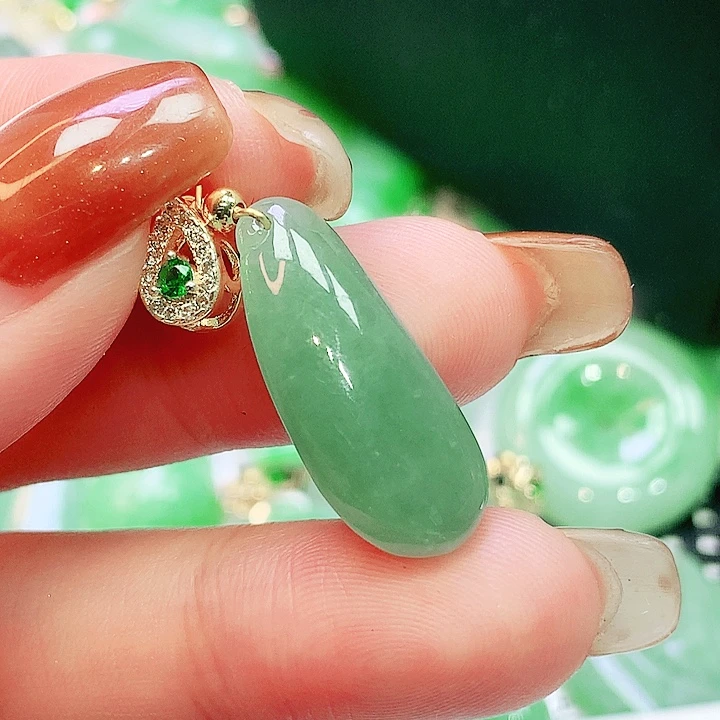 翡翠未镶嵌颈饰翡翠