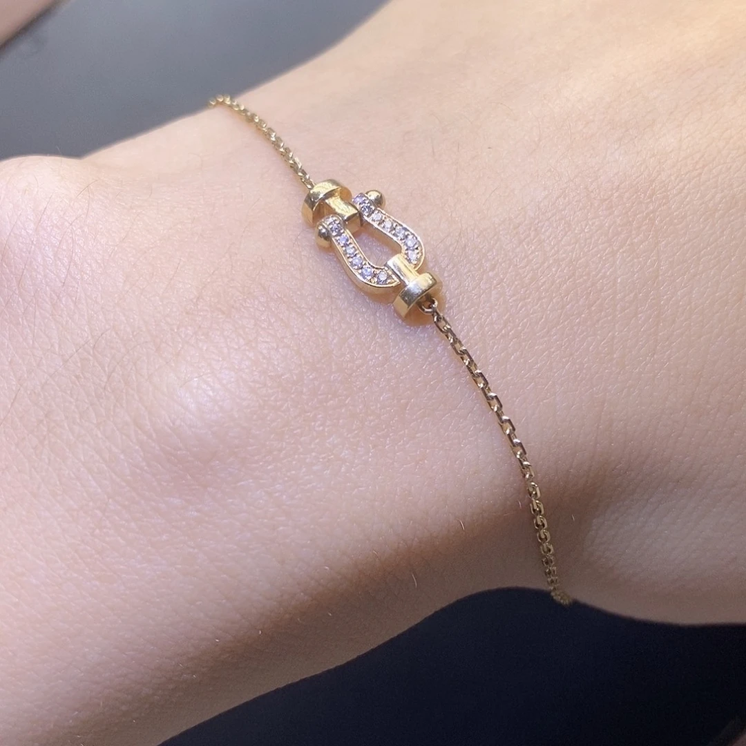 钻石手链18K金镶嵌小马蹄手链k黄