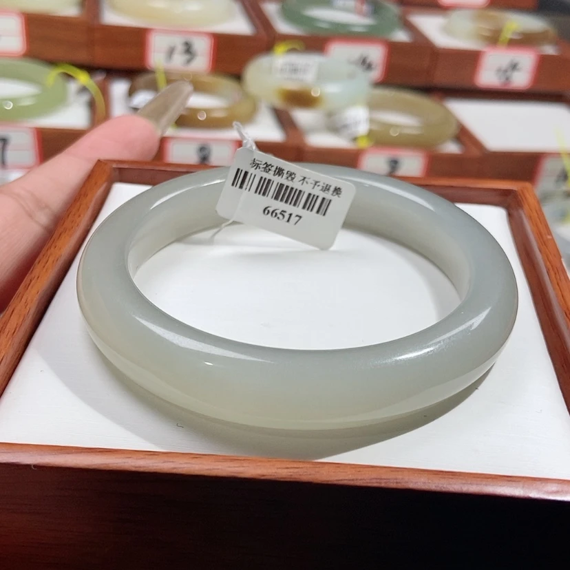【闪购商品】和田玉手镯未镶嵌59