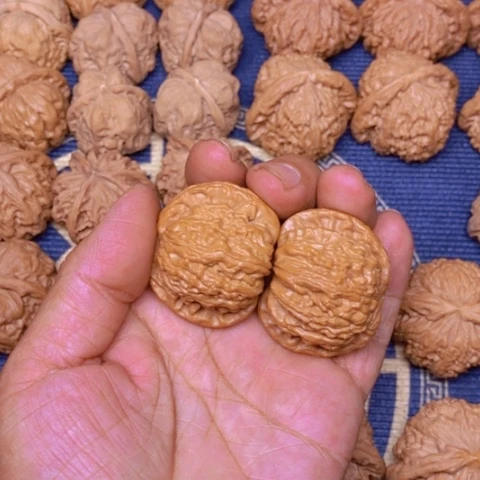 【闪购商品】文玩核桃吊坠李*东白狮子40