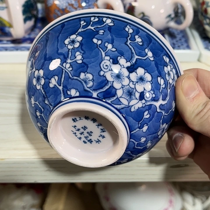 瓷片//////直径12.5厘米。红西西。