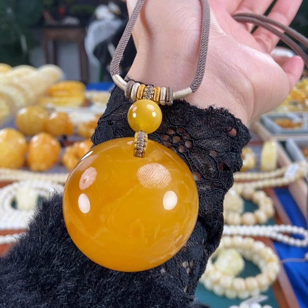 琥珀未镶嵌珠宝奇石37鸡油红公主扣