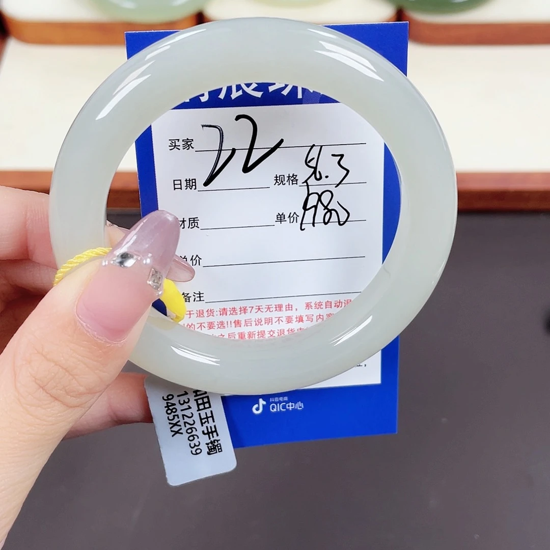 是***呢和田玉手镯未镶嵌