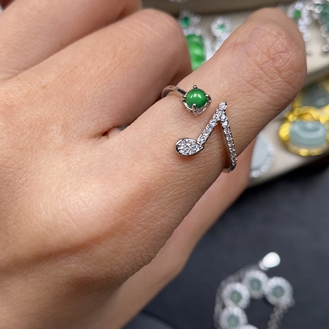 翡翠颈饰未镶嵌翡翠