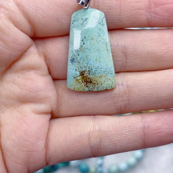 绿松石未镶嵌颈饰