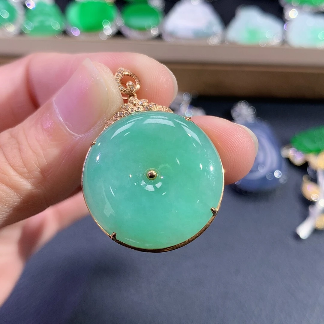 翡翠18K金镶嵌吊坠(赠链)