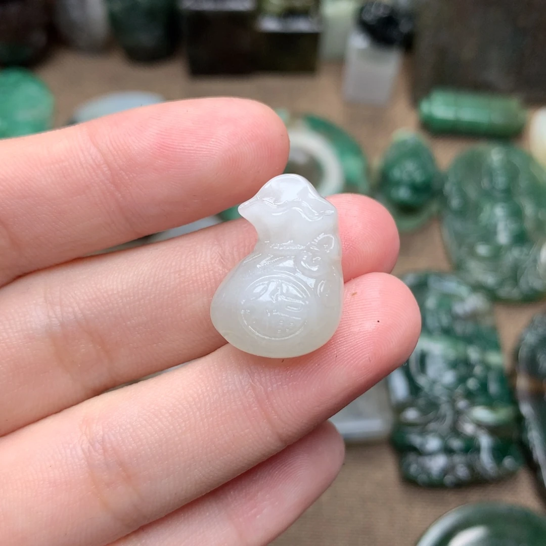 独山玉未镶嵌颈饰