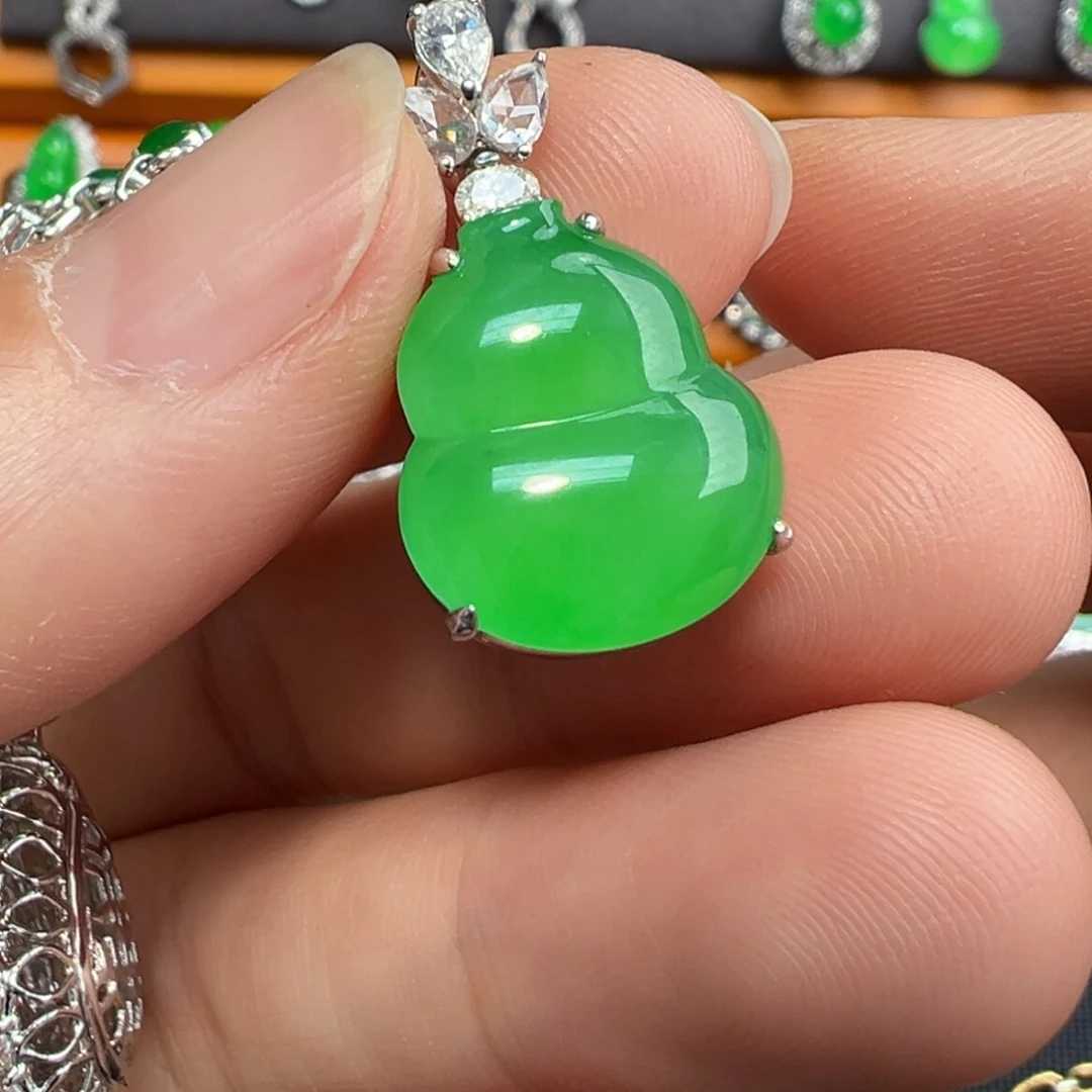 翡翠18K金镶嵌颈饰