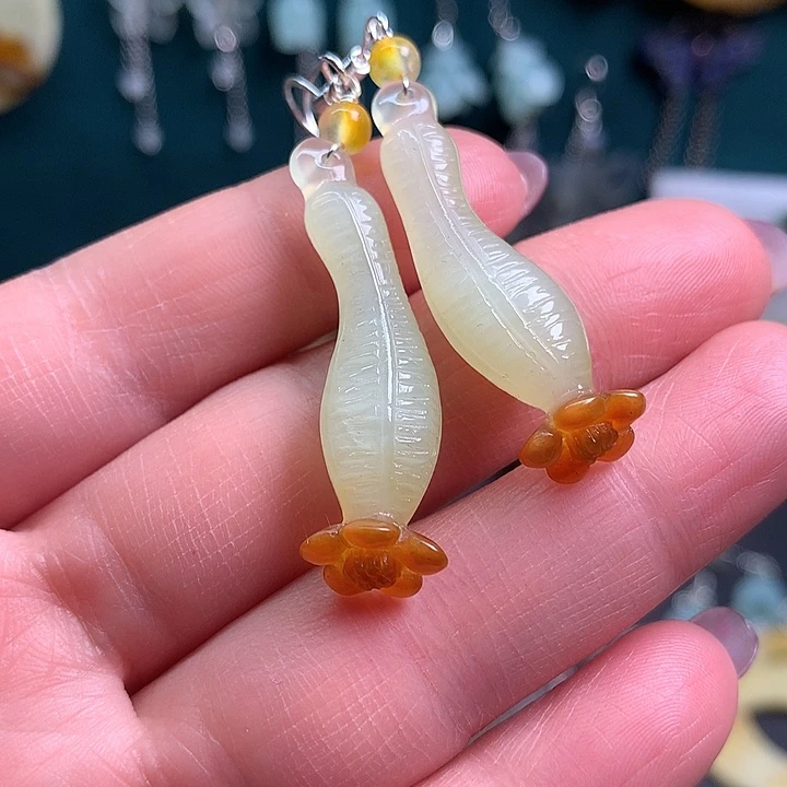 未镶嵌蛇纹石玉耳饰
