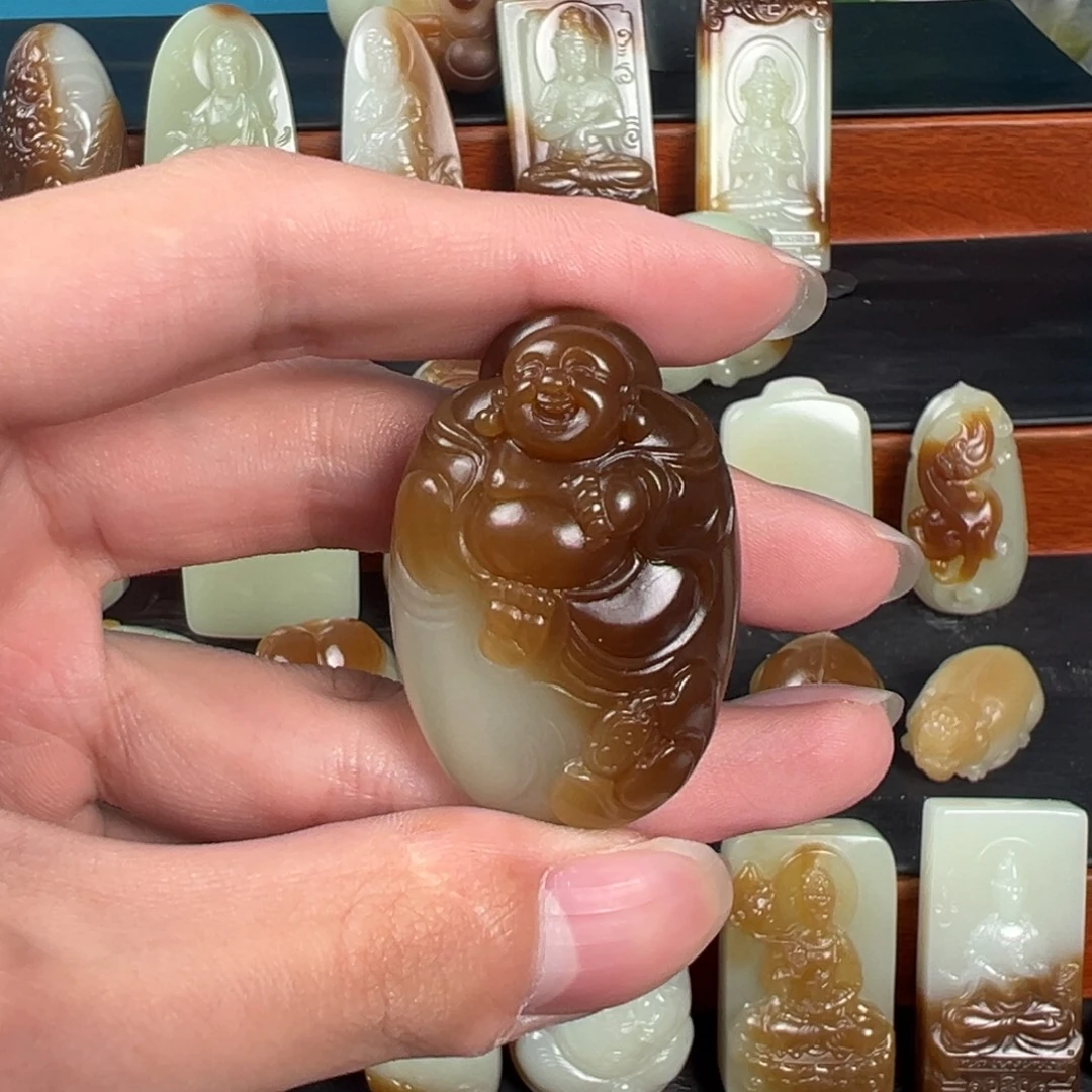 任***想和田玉未镶嵌颈饰