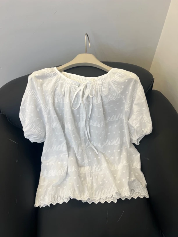 KW【轻氧】南油欧货设计师款时尚刺绣百搭上衣女装套头娃娃款衬衣