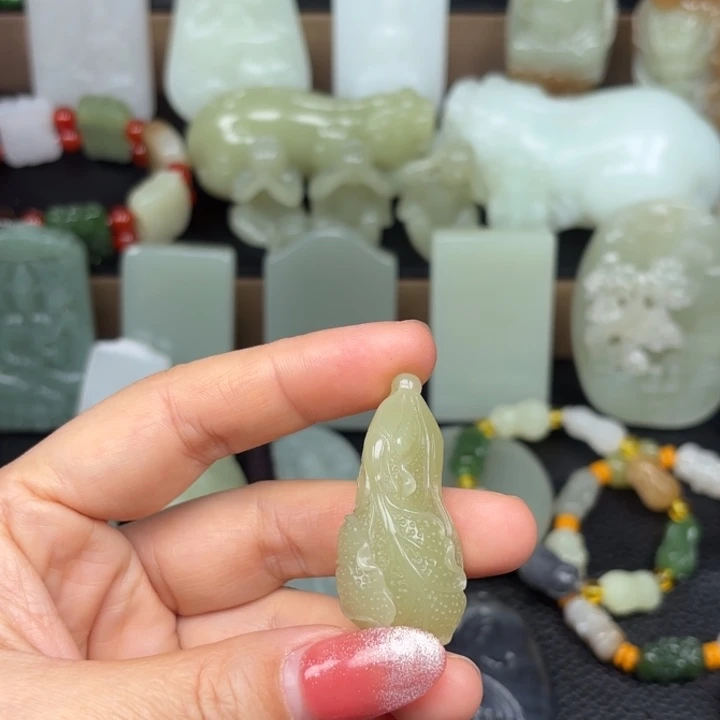 颈饰未镶嵌和田玉