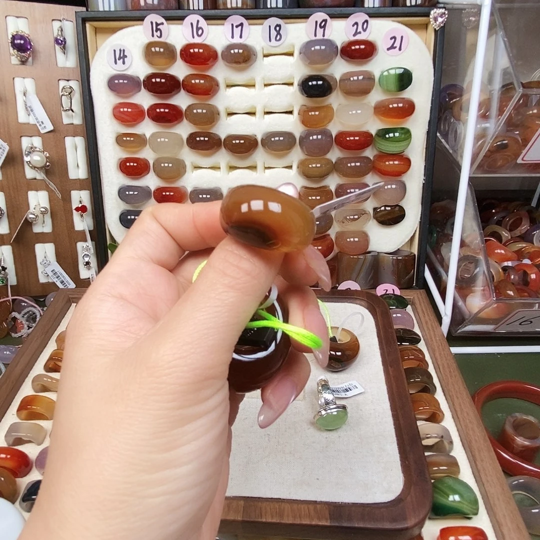 奇***停玛瑙/玉髓未镶嵌戒指