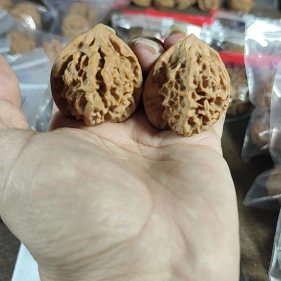 文玩核桃吊坠39.5  龙鳞