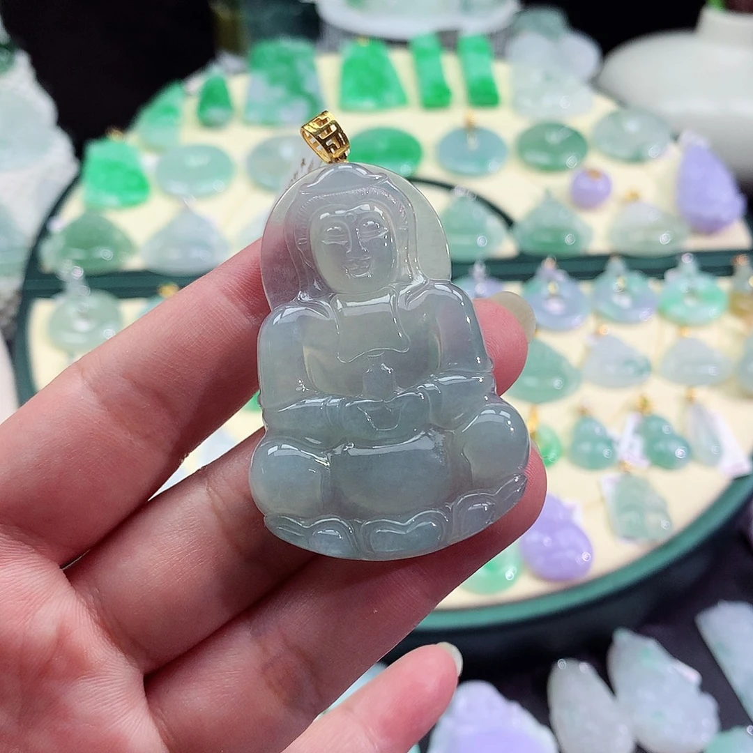 翡翠18K金镶嵌颈饰观音