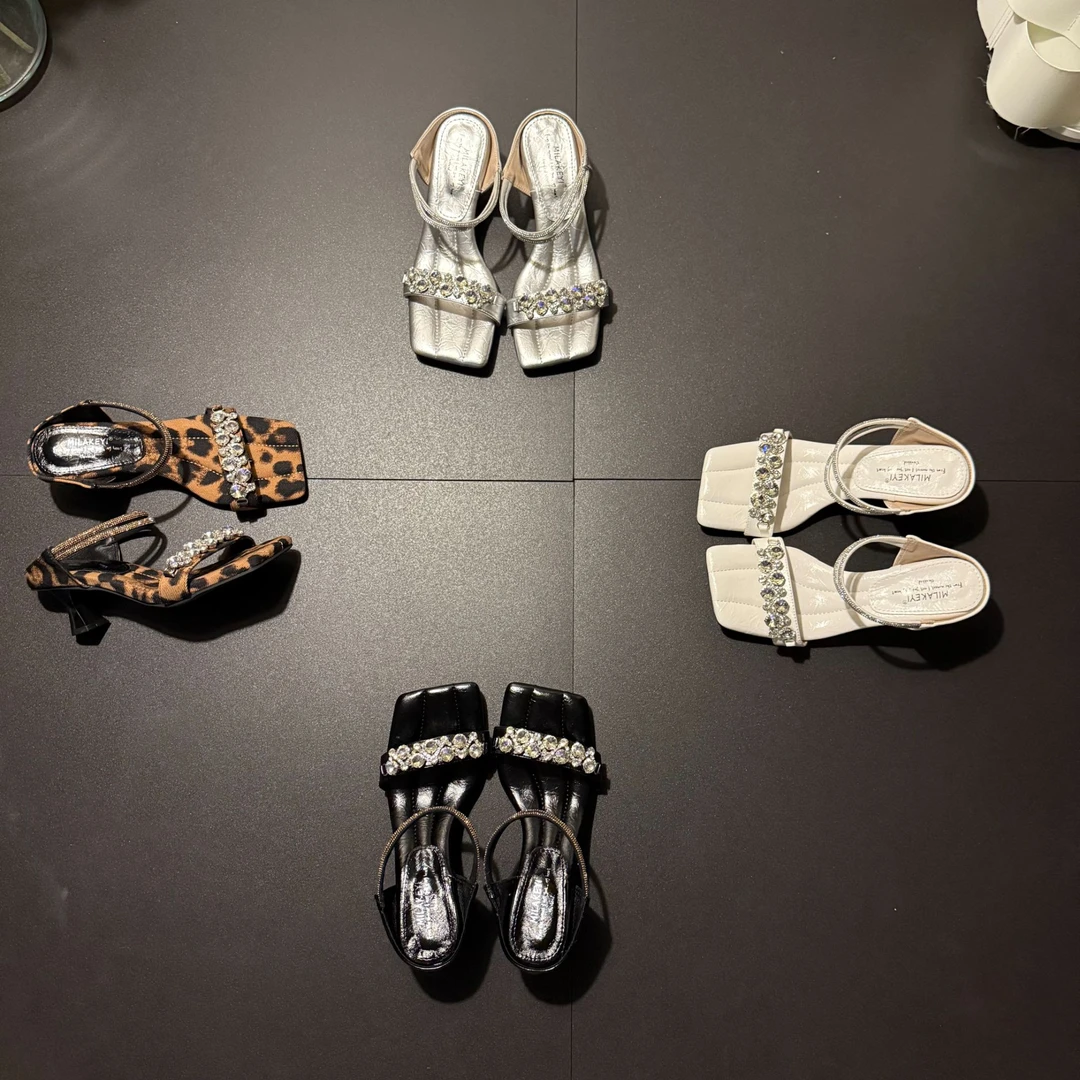 2025年夏季新款百搭时尚气质网红爆款热推休闲日常风中跟一字拖