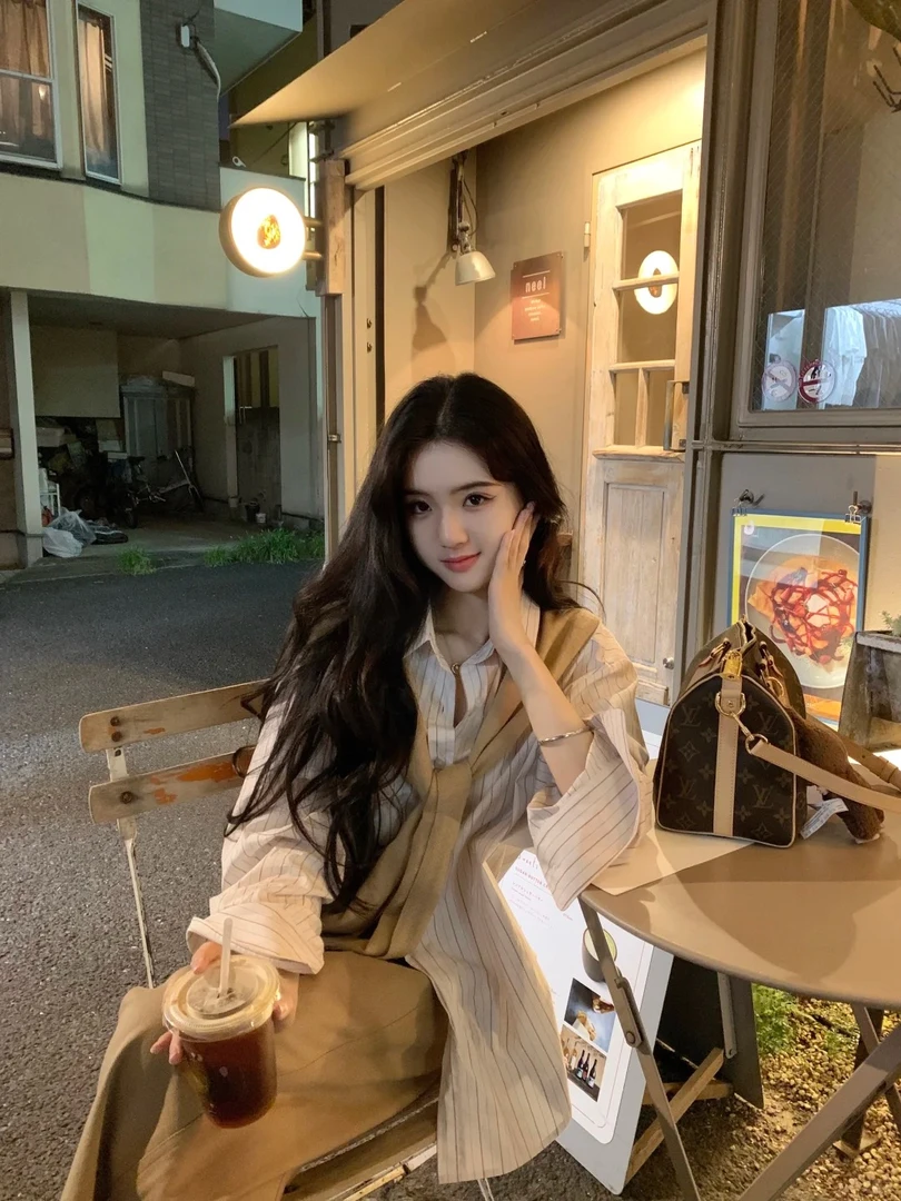 2025秋季新款慵懒休闲宽松条纹V领长袖衬衫配显瘦休闲裤两件套女