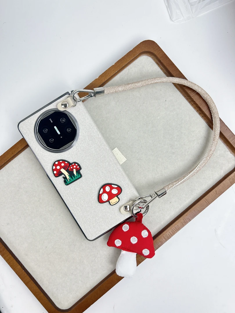 小众韩系蘑菇挂件手提斜挎皮绳适用华为matex6折叠手机