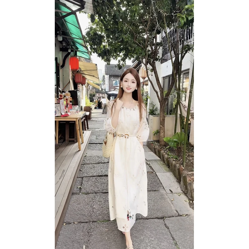法式设计感泡泡袖珠片刺绣镂空连衣裙2025新款收腰显瘦长裙子A378