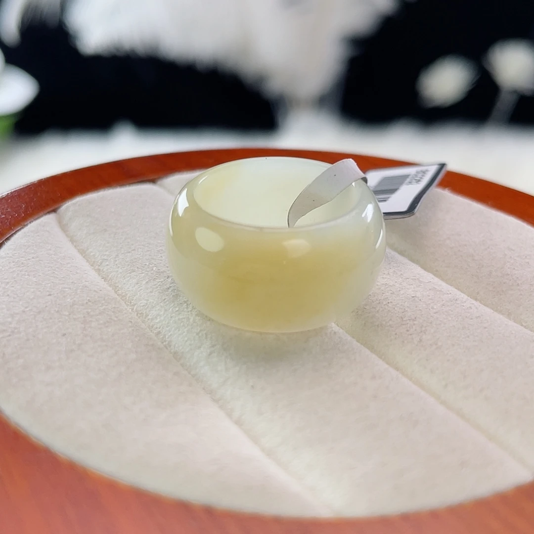 和田玉未镶嵌戒指l21。奶黄轮胎。17.3。不退换