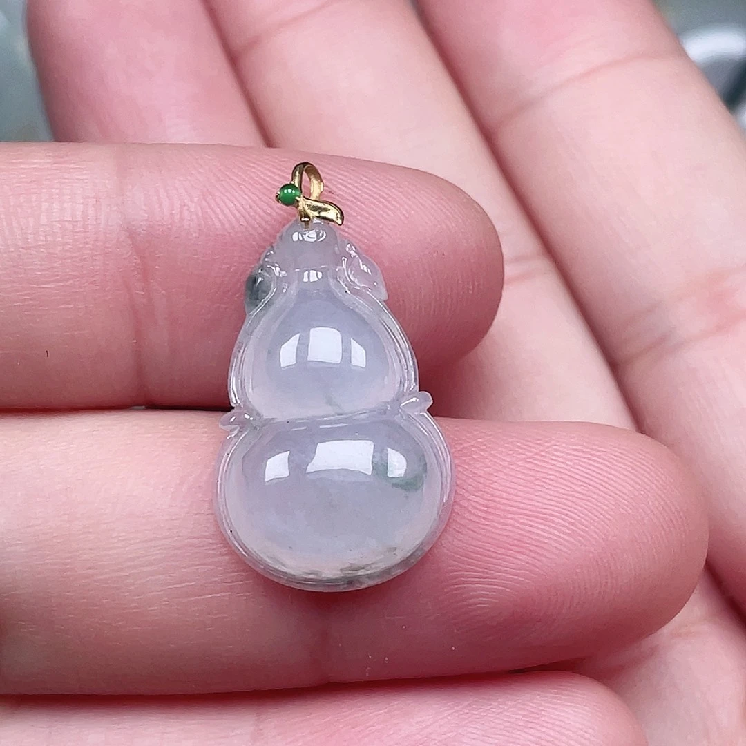 翡翠未镶嵌颈饰葫芦