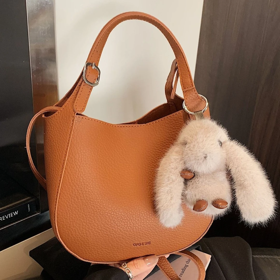 高级感韩版小众包包斜挎包女新款百搭复古手提包时尚休闲水桶包