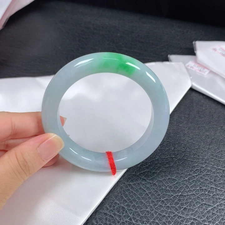 翡翠未镶嵌手镯。。