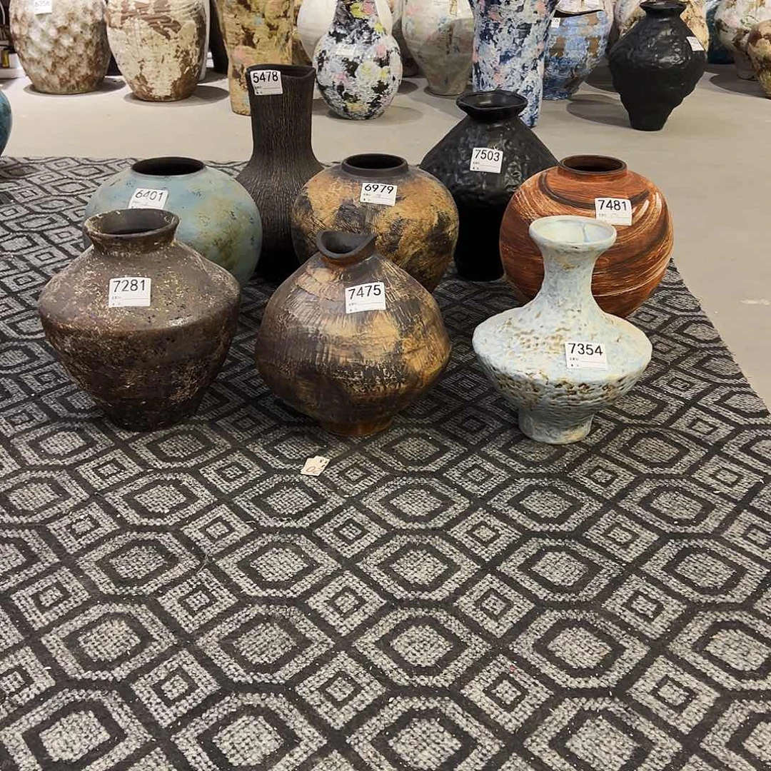 瓶花****学镜头里一共8支陶瓷花瓶