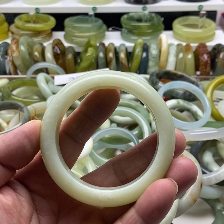 未镶嵌蛇纹石玉手镯