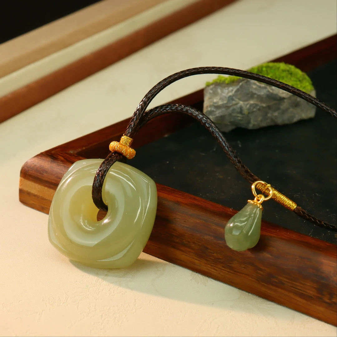 <公主扣>卡25mm方扣内圆外方深晴水和田玉吊坠S925银