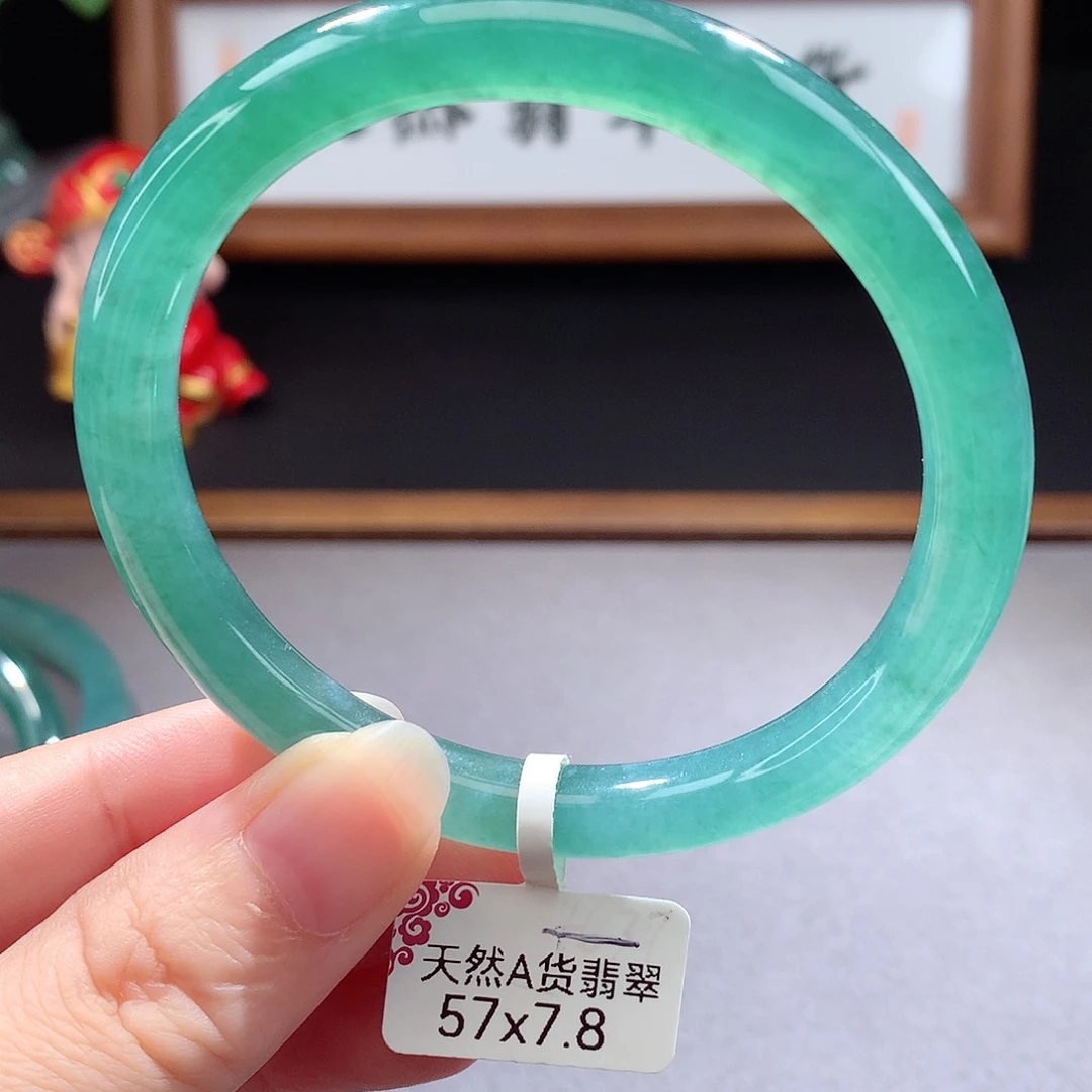 未镶嵌手镯（圆镯）翡翠